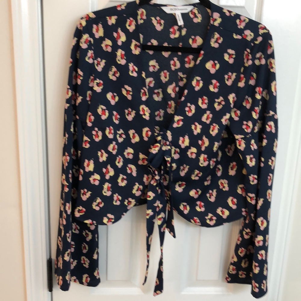 BCBG Flowy BOHO Top TIe Front